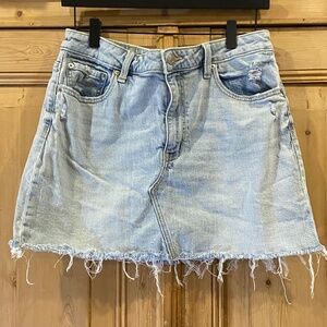 DAZE Light Wash Raw Hem Denim Mini Skirt Size 30